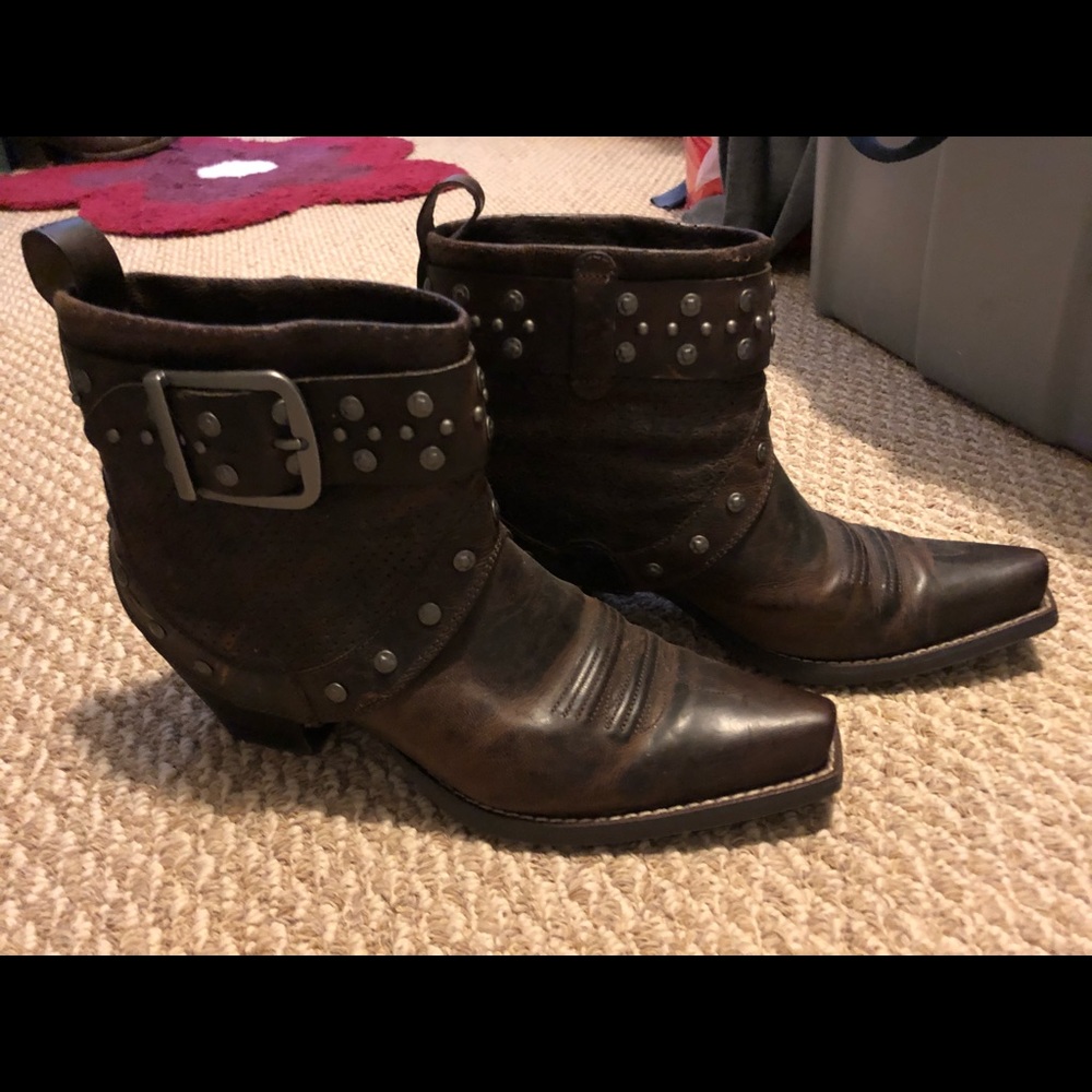 Like New Ariat limited edition booties!